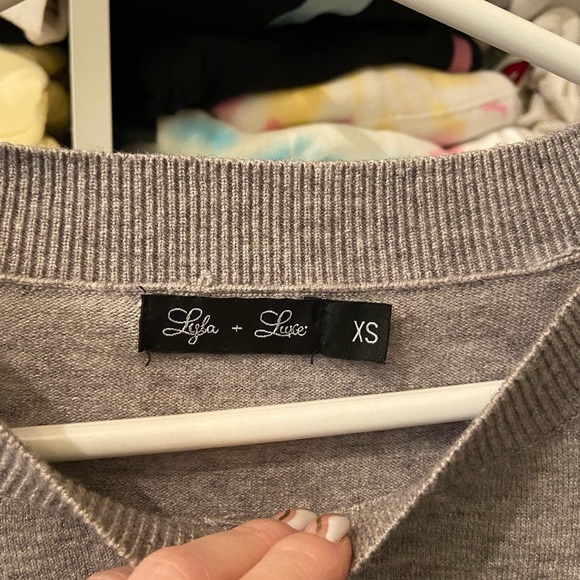 Lyla and Luxe grey sweater with bell sleeve - Picture 3 of 3